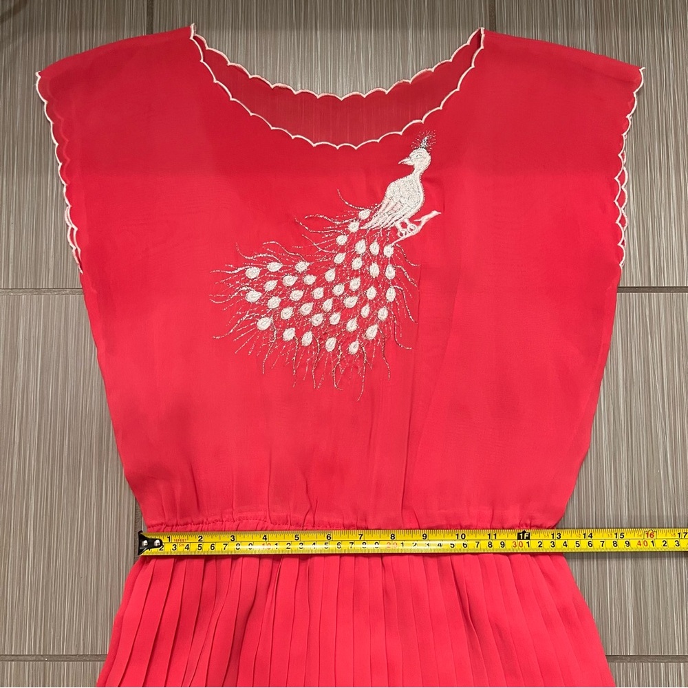 Vintage 1970s Pink and Metallic Silver Peacock Flowy
Pleated Midi Dress small - Picture 7 of 9